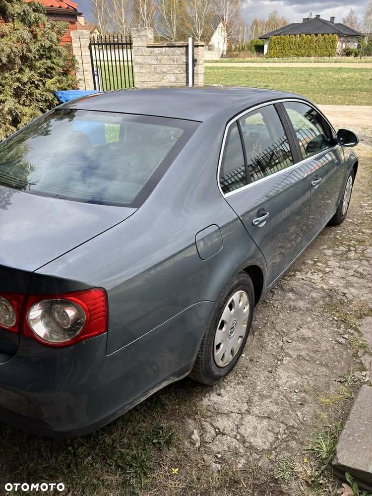 Volkswagen Jetta 1.6 FSI Comfortline - 4