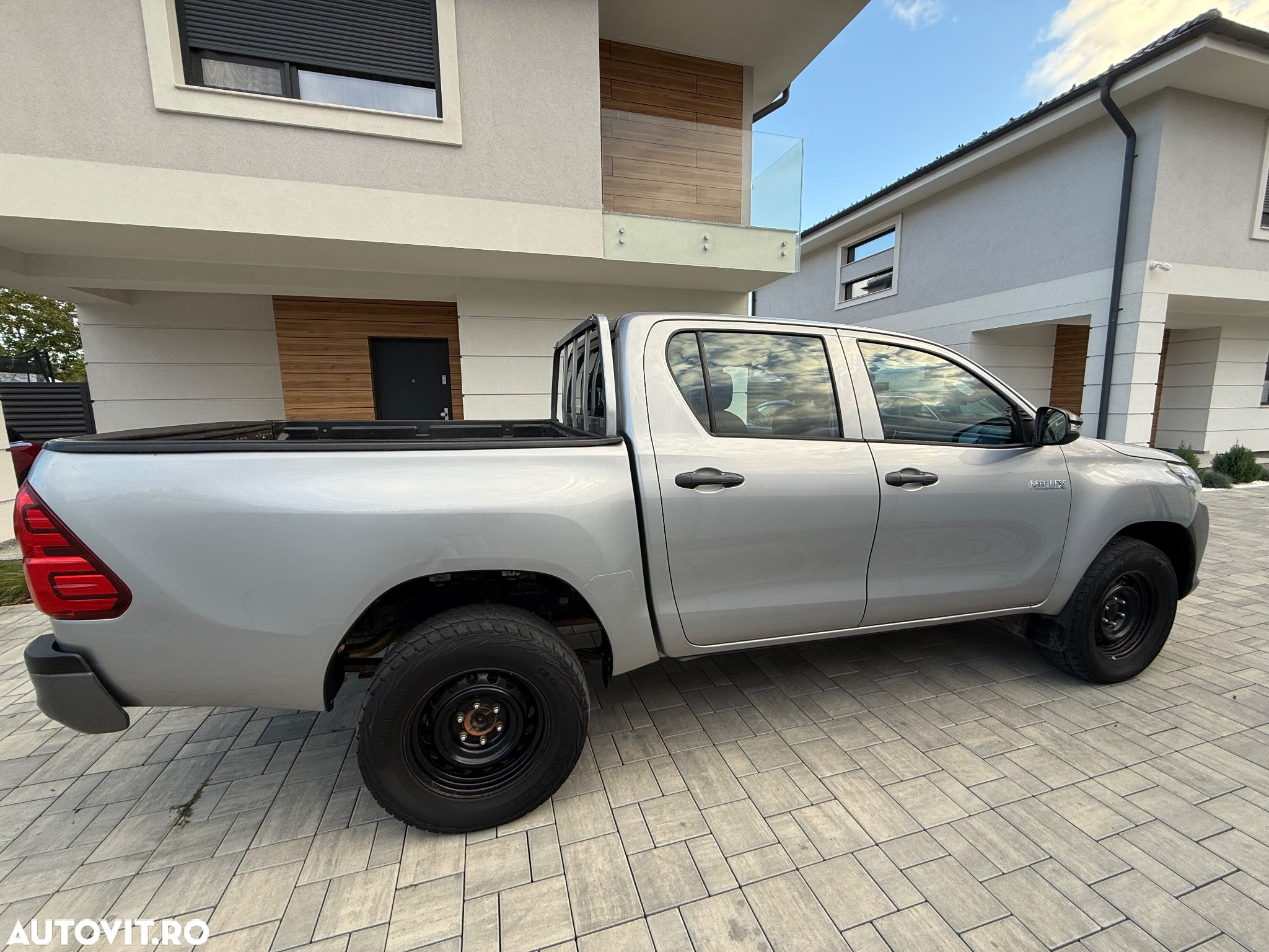 Toyota Hilux 4x4 Double Cab M/T Style - 11