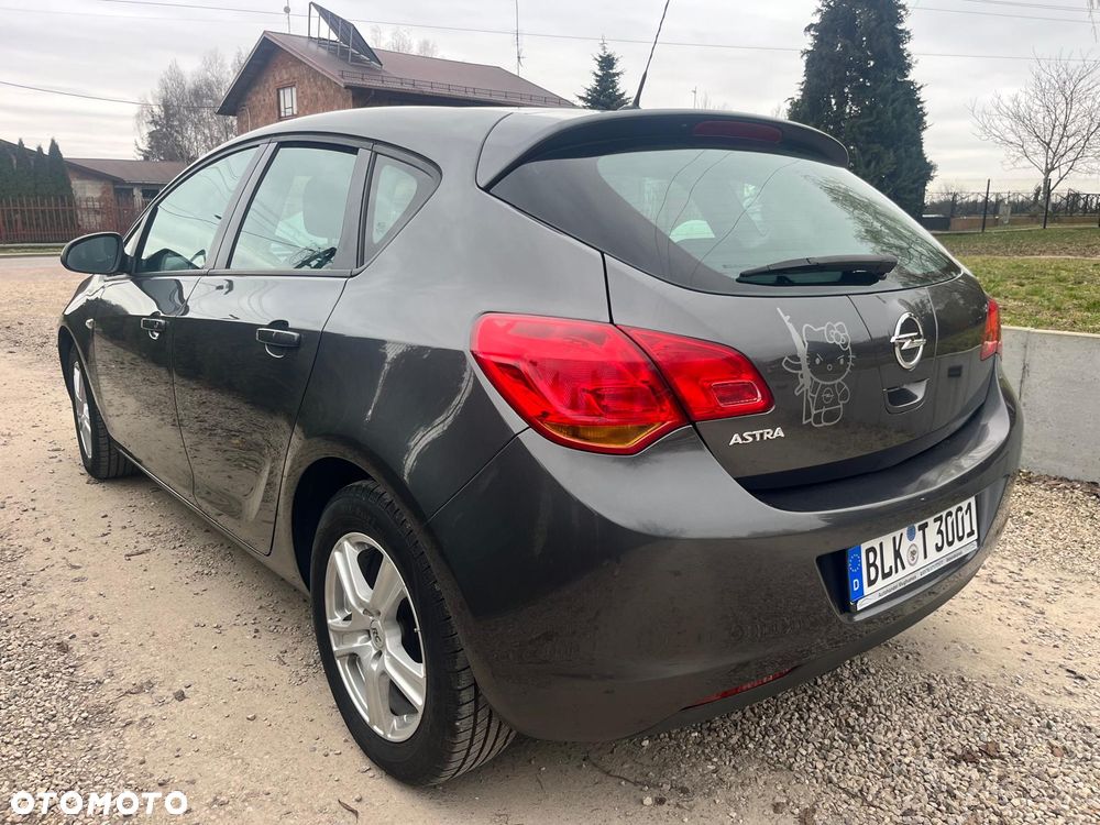Opel Astra 1.6 - 9