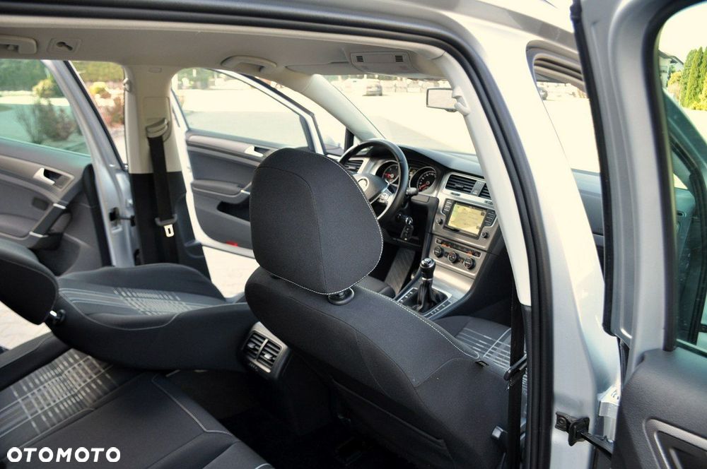 Volkswagen Golf - 24