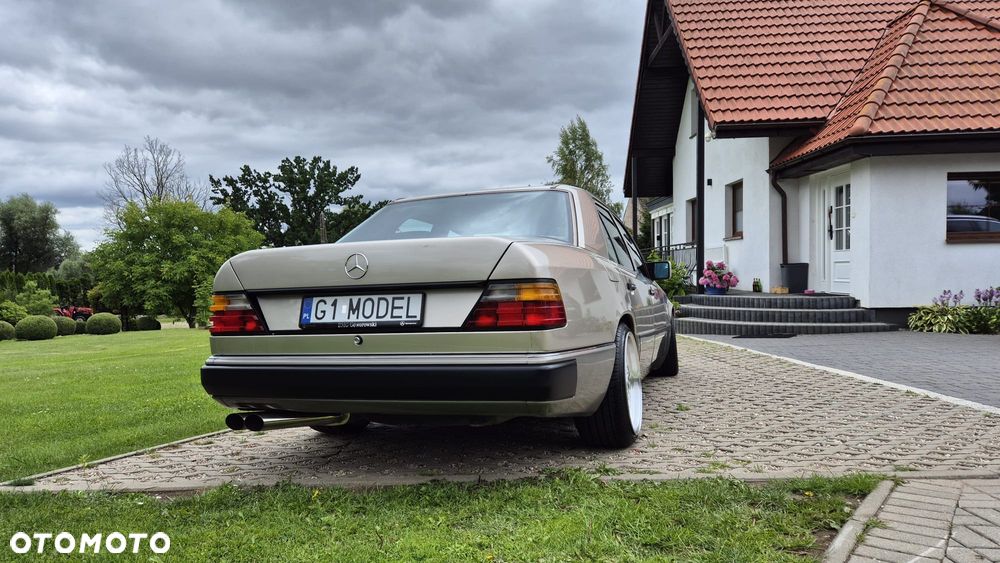 Mercedes-Benz W124 (1984-1993) ver-300-gd - 5