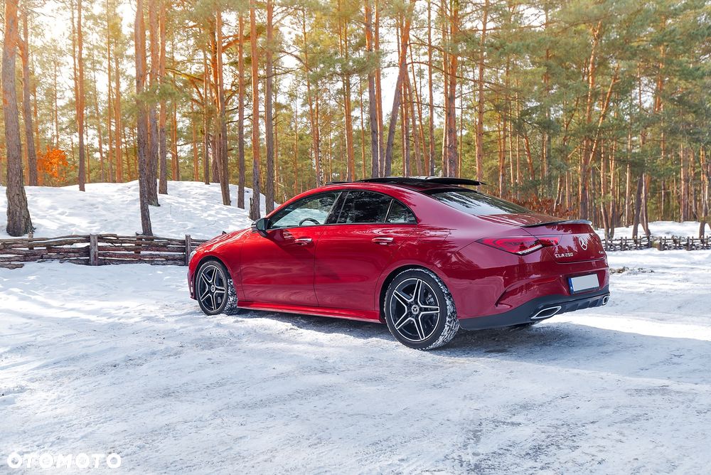 Mercedes-Benz CLA 250 4-Matic AMG Line - 8