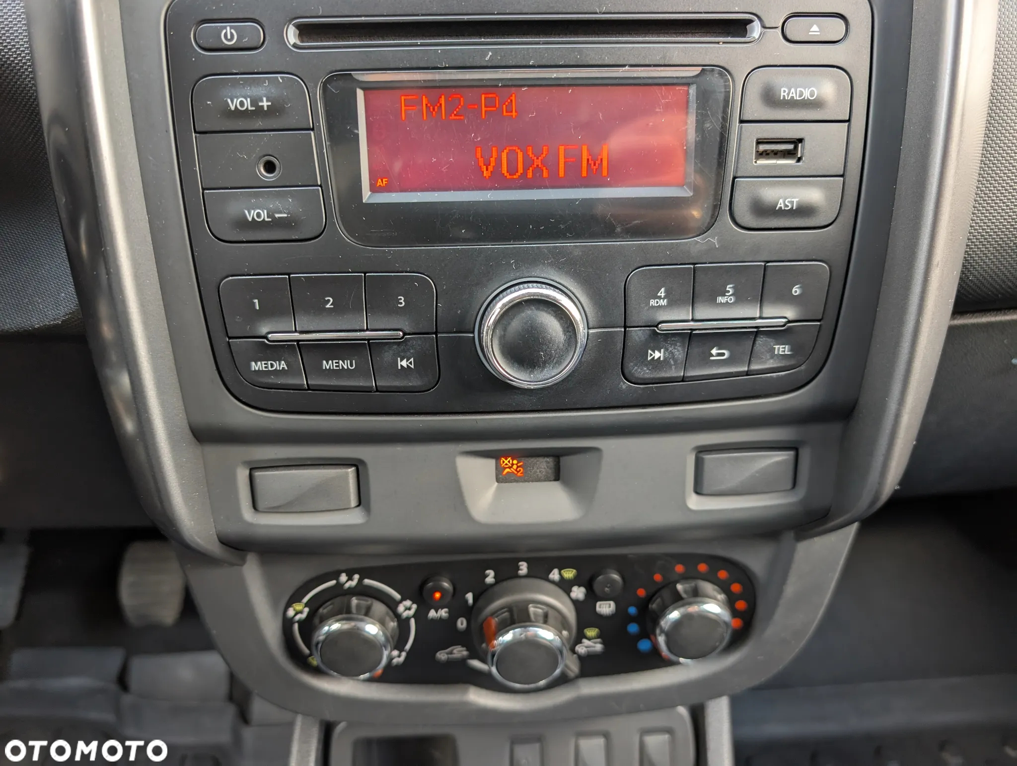 Dacia Duster 1.6 SCe Laureate S&S - 29