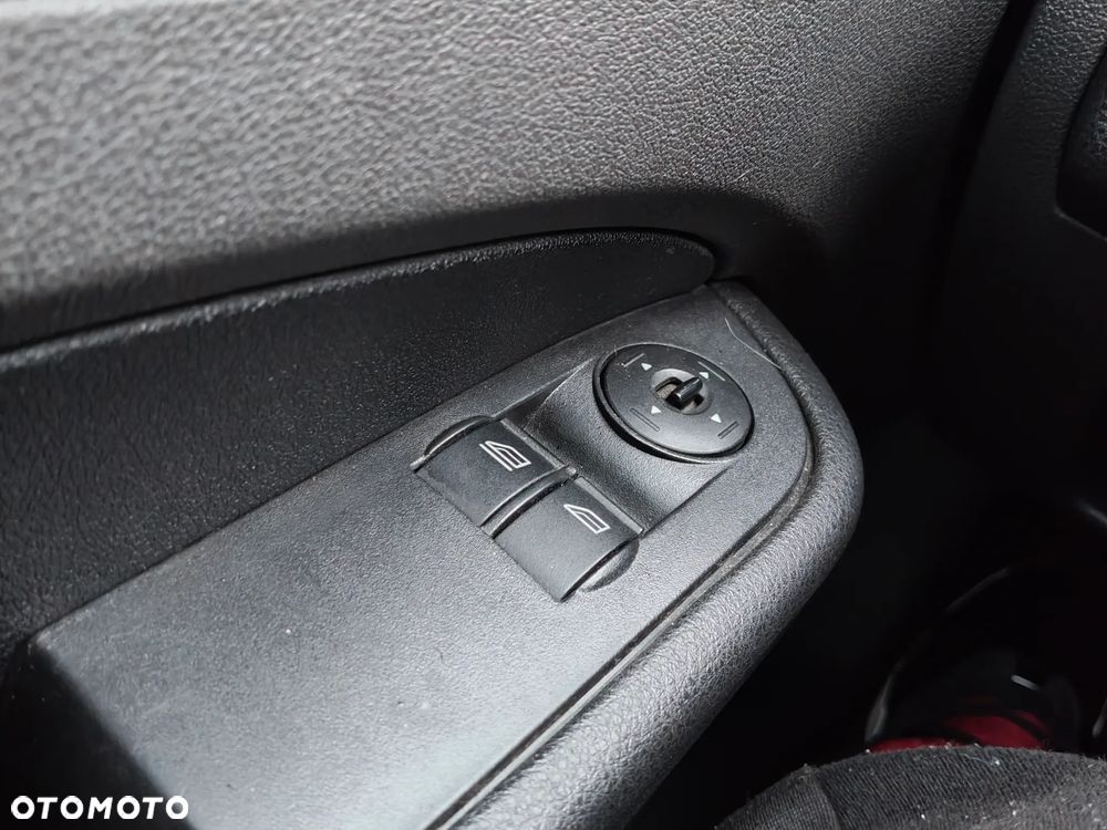 Ford Focus 1.8 TDCi Ambiente - 19