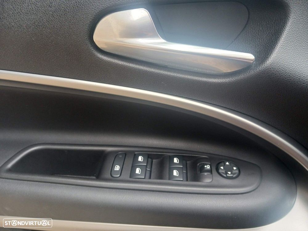 Jeep Avenger 1.2 GSE T3 Summit - 21