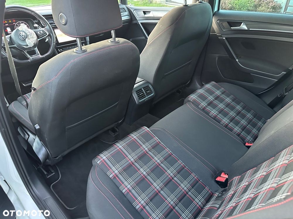 Volkswagen Golf GTI (BlueMotion Technology) DSG Performance - 31