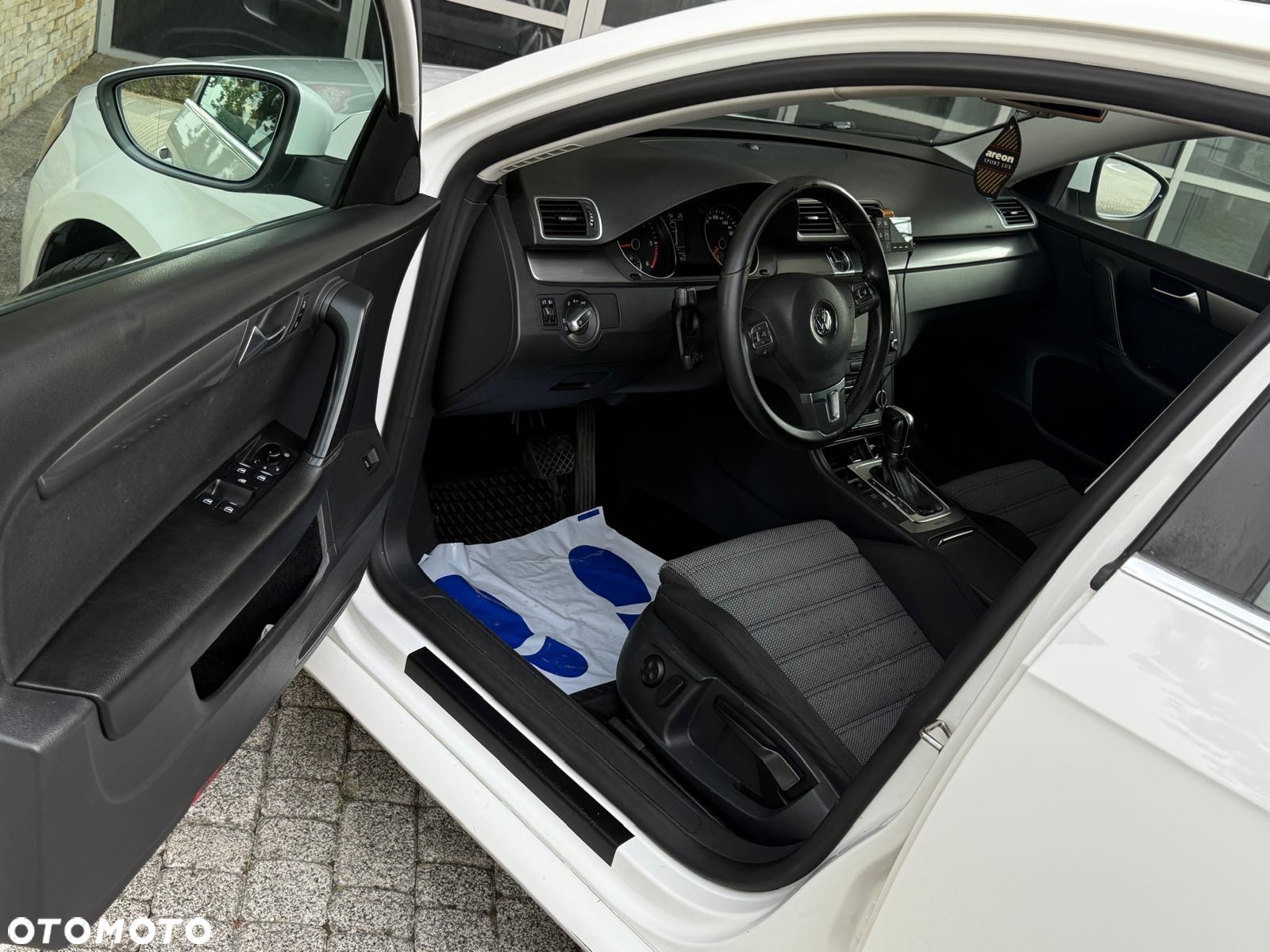 Volkswagen Passat 2.0 TDI 4Mot Highline DSG - 13