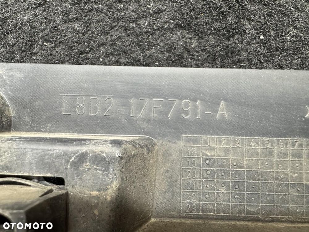 Kratka środkowa zderzak przód Land Rover Defender l8b2-17f791-a - 3