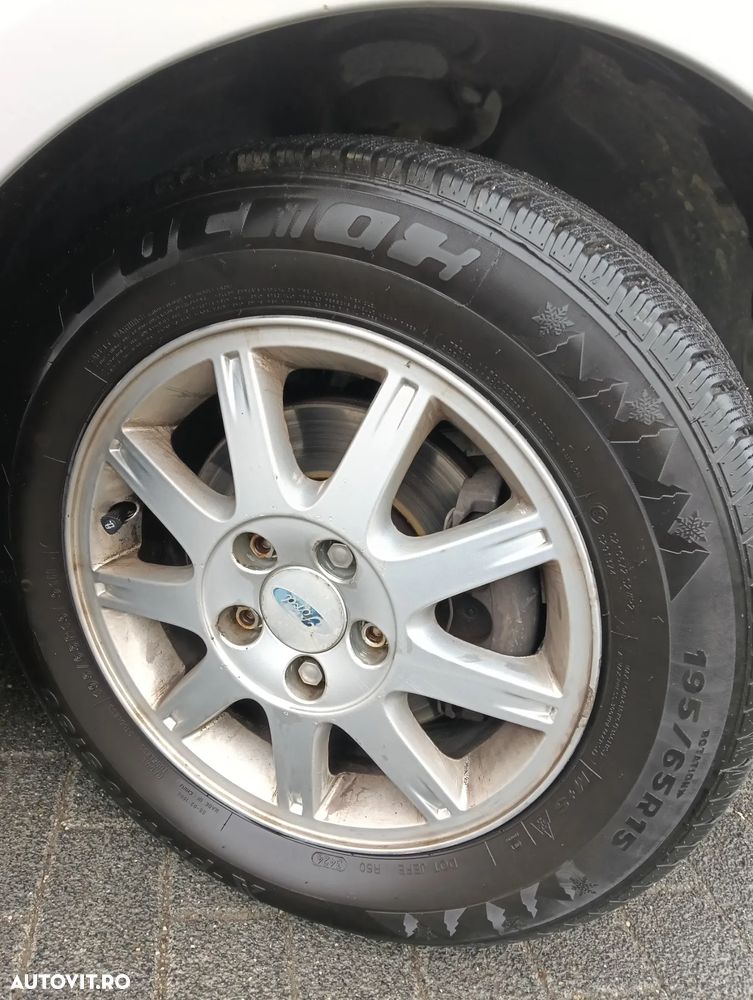 Ford Focus Wagon 1.6i Comfort - 12