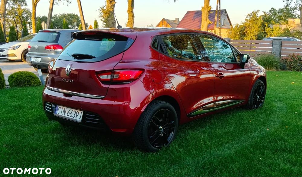 Renault Clio 1.2 16V 75 LIMITED - 10