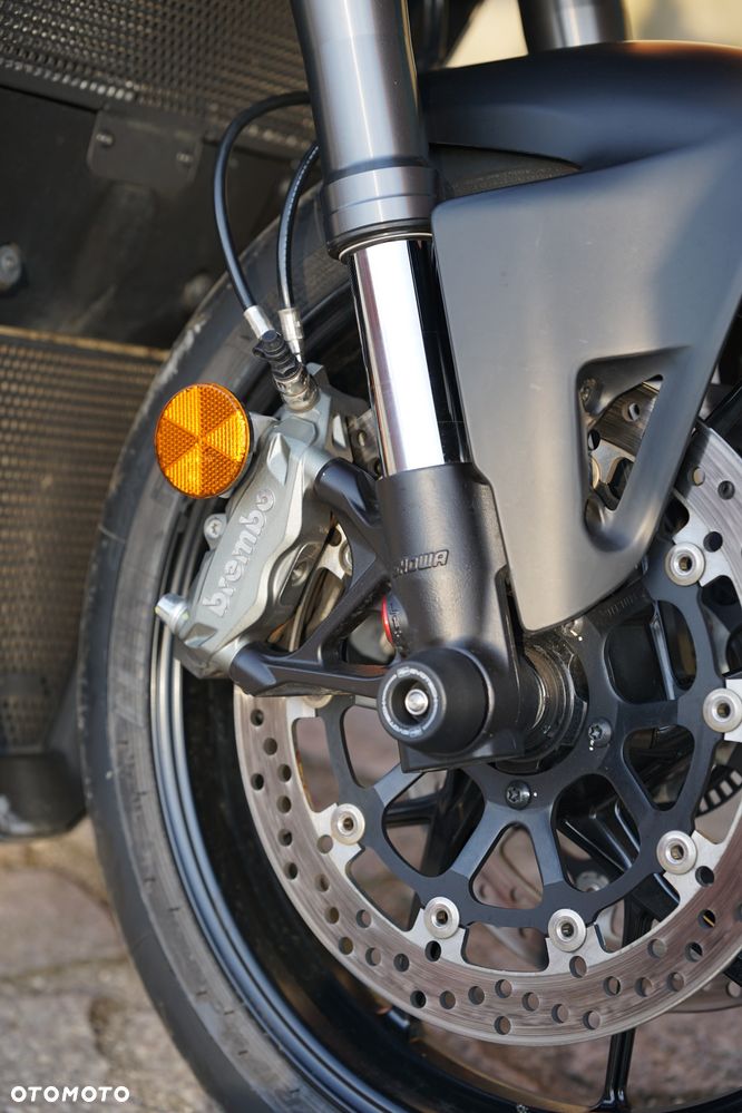 Ducati Streetfighter V2 - 6