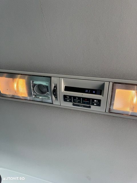 Volkswagen Caravelle - 8