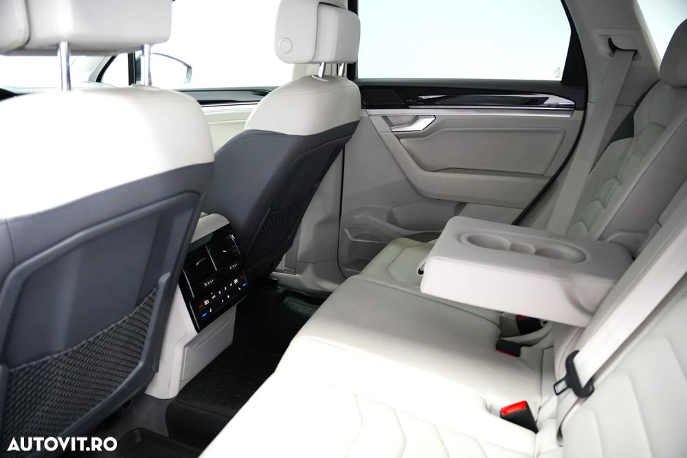 Volkswagen Touareg V6 TDI 4MOTION Elegance - 9