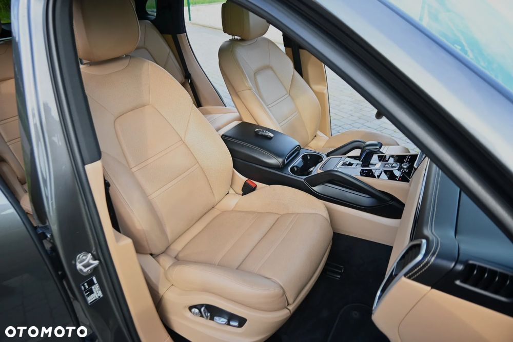 Porsche Cayenne Platinum Edition - 22