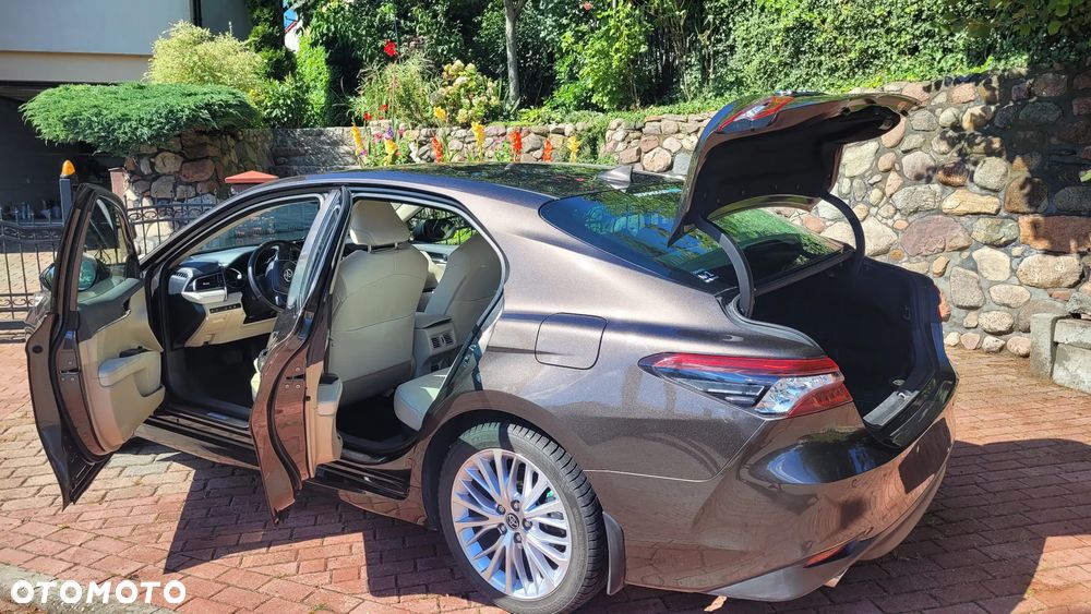 Toyota Camry 2.5 Hybrid Executive CVT - 2