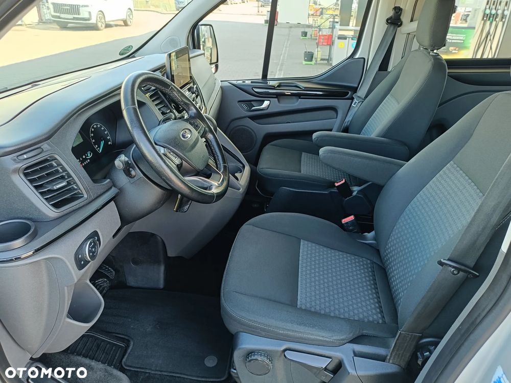 Ford Tourneo Custom - 9