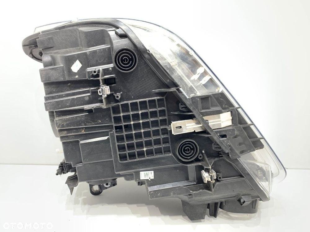 REFLEKTOR PRAWY PRZÓD XENON  BMW X2 (F39) 2017 - 2022 sDrive 18 i 103 kW [140 KM] benzyna 2018 - - 2