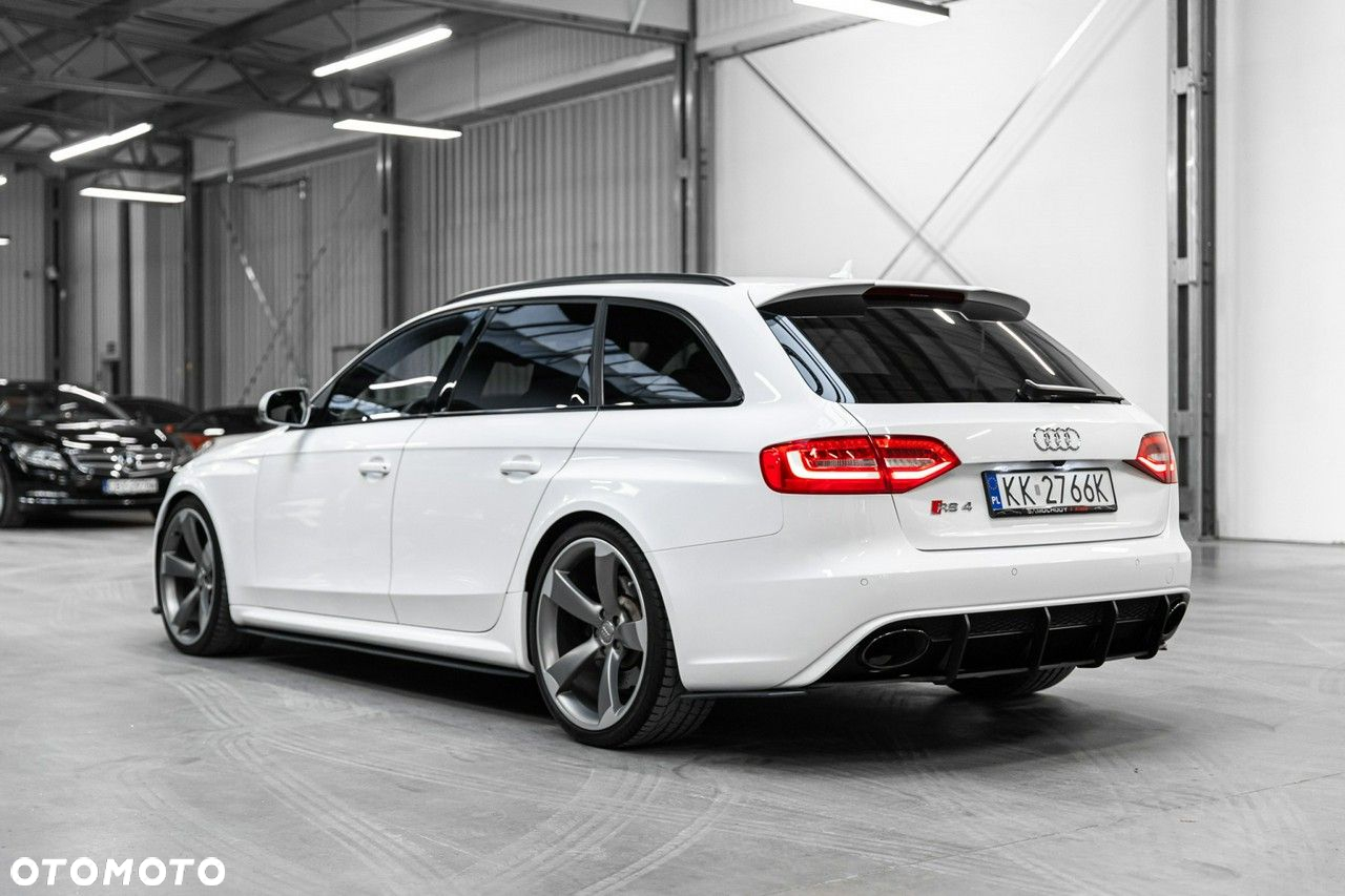 Audi RS4 Avant S tronic - 8