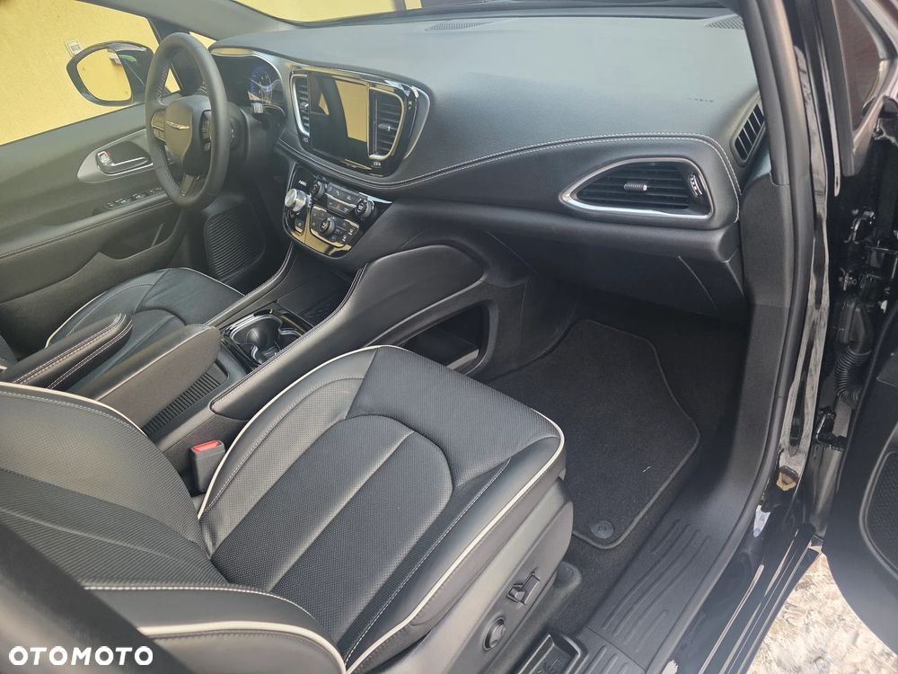Chrysler Pacifica - 12