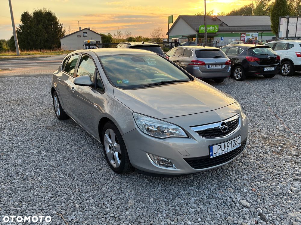Opel Astra 1.6 Design Edition - 1