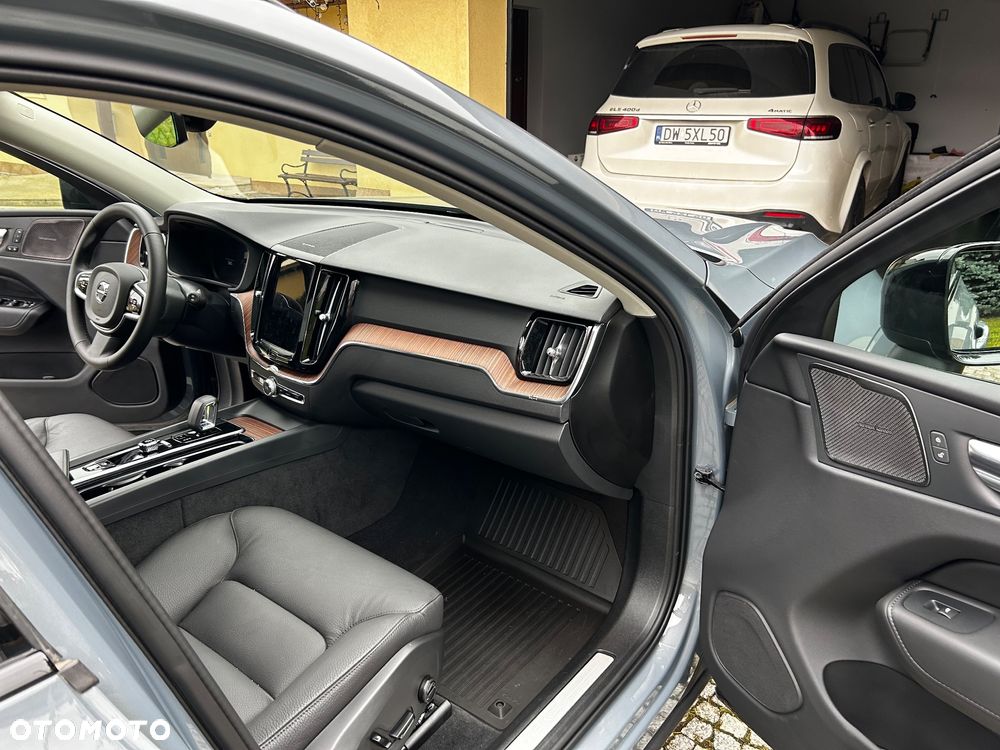 Volvo XC 60 T8 AWD Recharge Geartronic RDesign - 11