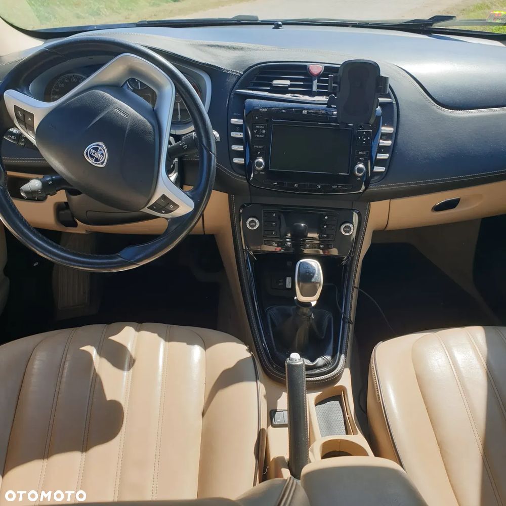 Lancia Delta 2.0 MultiJet 16v Gold - 11
