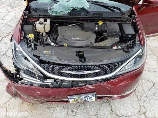 Chrysler Pacifica z 2017 roku. - 4