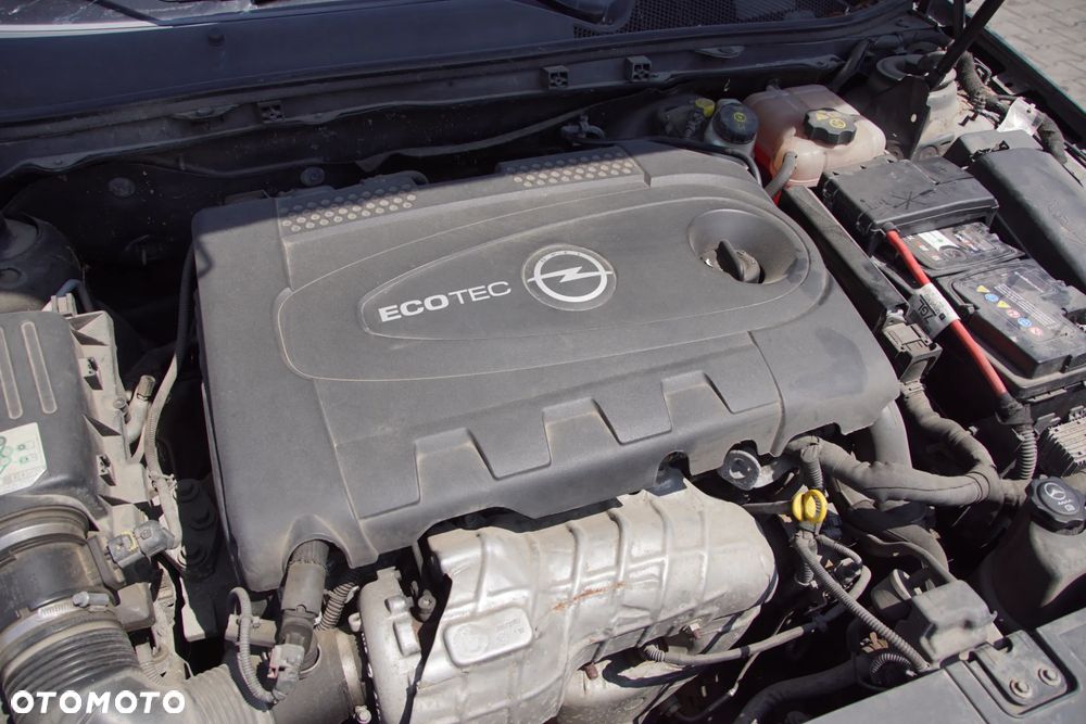 Auto na części - Opel Insignia A 2.0 CDTI 160 KM A20DTH F40 Z168 2011R Silnik Skrzynia Drzwi Błotnik Zderzak Klapa Lampa Lusterko Klamka Szyba Deska Kokpit Sterownik Moduł Czujnik Licznik Wyświetlacz Panel Kierownica - 18