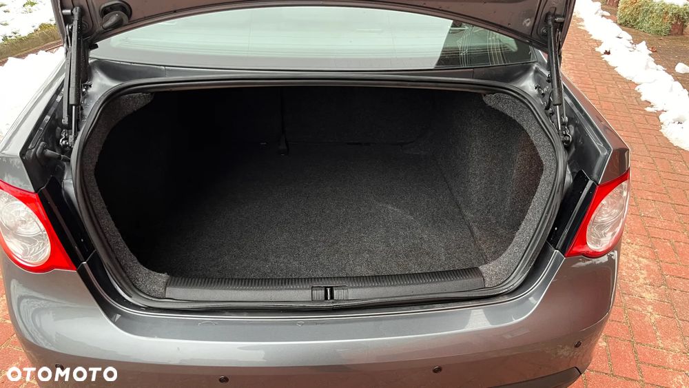 Volkswagen Jetta 1.9 TDI Trendline - 9