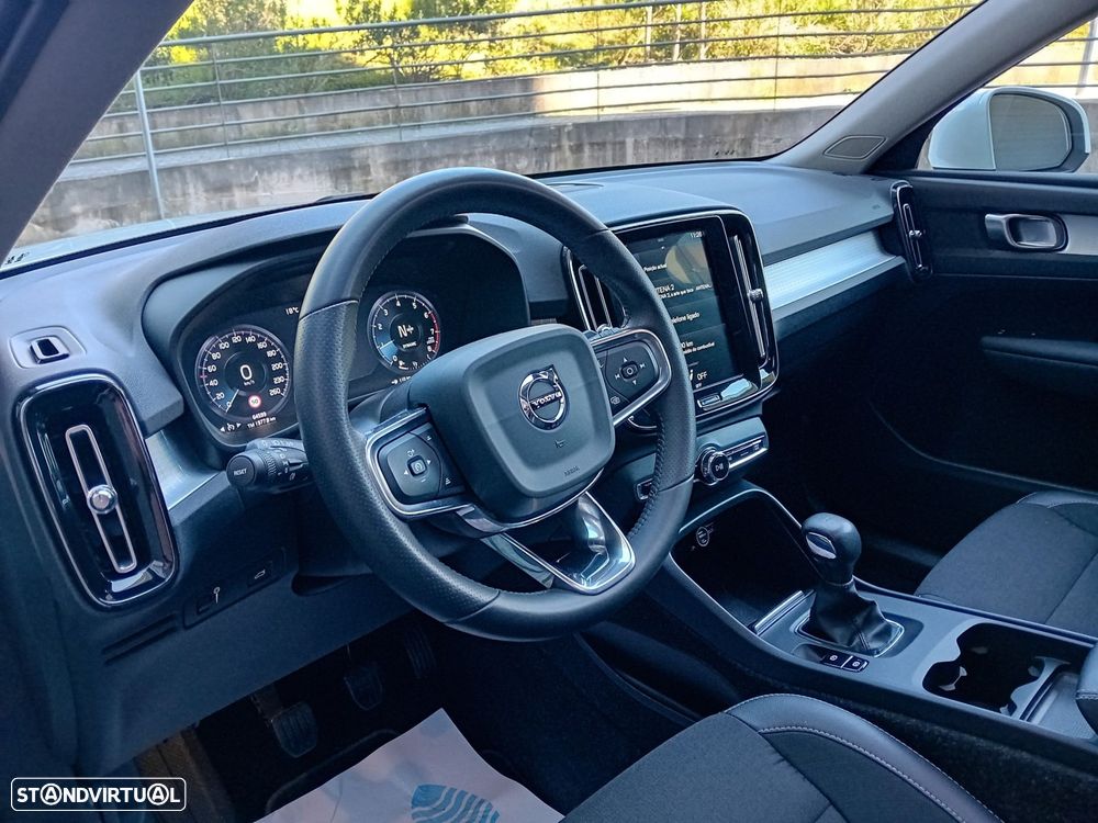 Volvo XC 40 1.5 T3 Momentum Tech Edition - 15