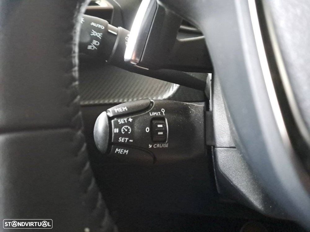 Peugeot 2008 1.2 Hybrid Allure e-DCS6 - 20