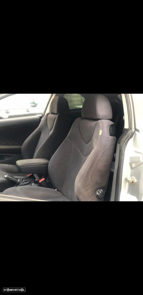 Alfa Romeo GT 1.9 JTD M-JET - 13