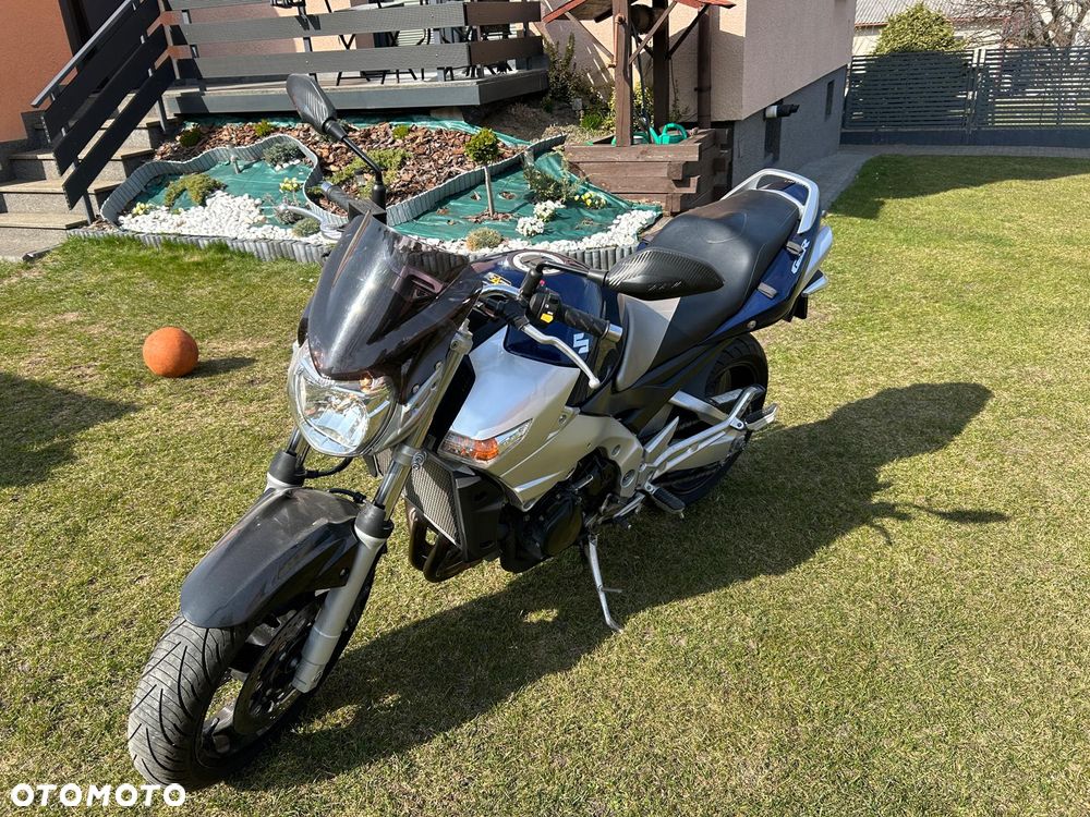 Suzuki GSR - 2