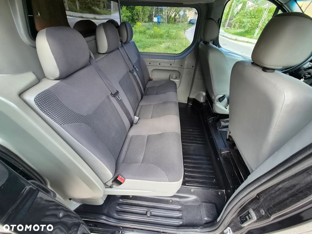 Opel Vivaro - 8