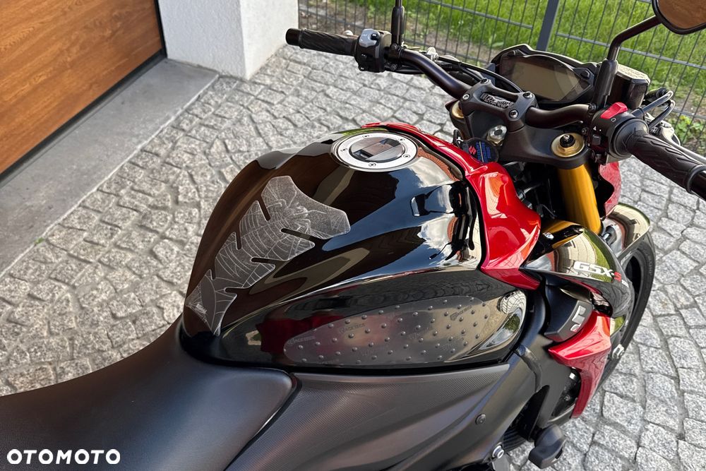 Suzuki GSX - 10