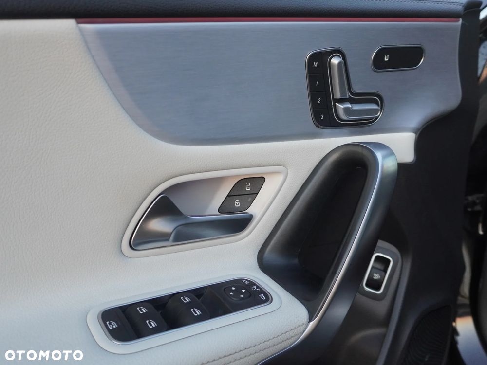 Mercedes-Benz CLA 200 AMG Line 7G-DCT - 31