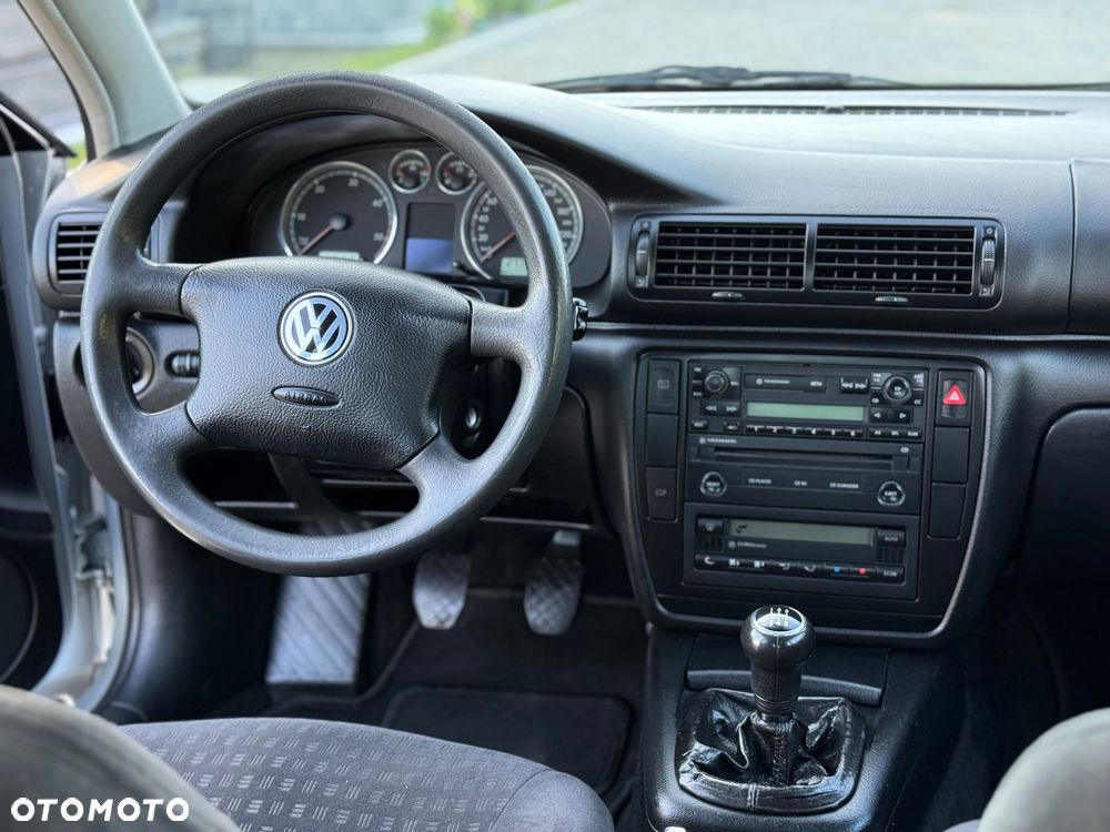 Volkswagen Passat 1.9 TDI Comfortline - 7