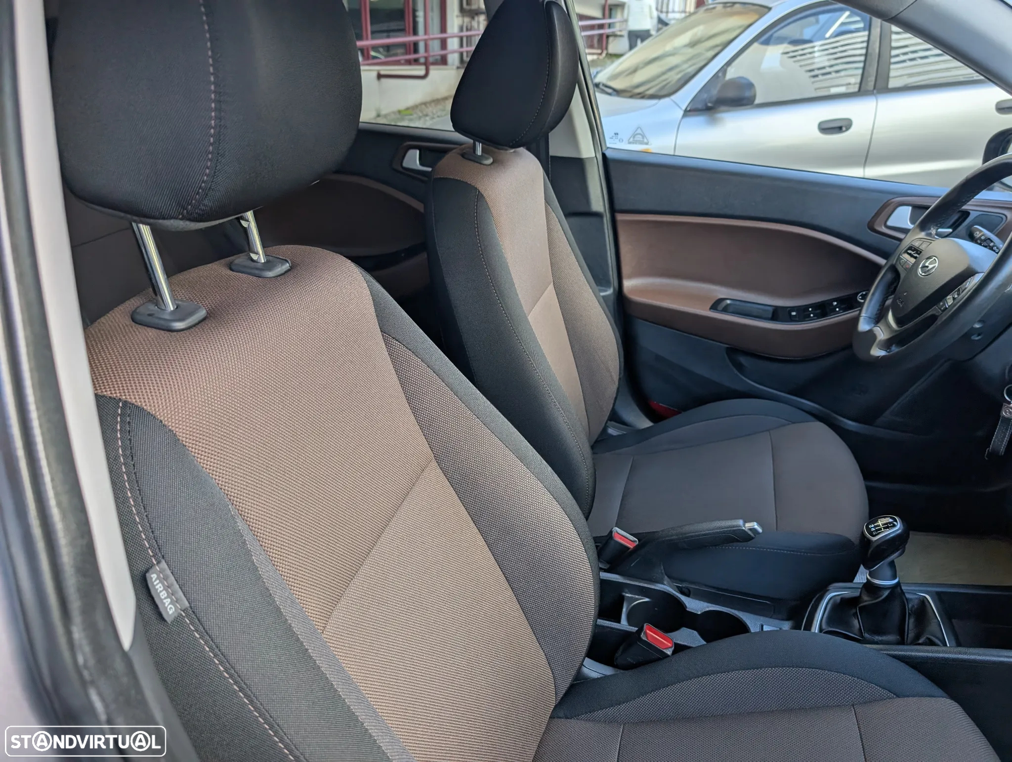 Hyundai i20 1.1 CRDi Comfort - 11