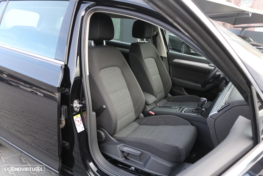 VW Passat Variant 2.0 TDi Business DSG - 19