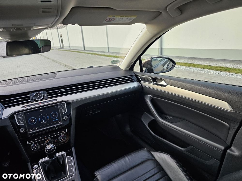 Volkswagen Passat - 30