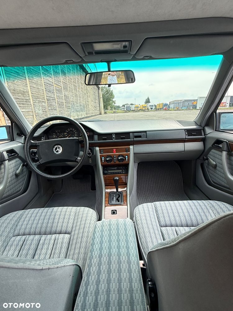 Mercedes-Benz W124 (1984-1993) - 17