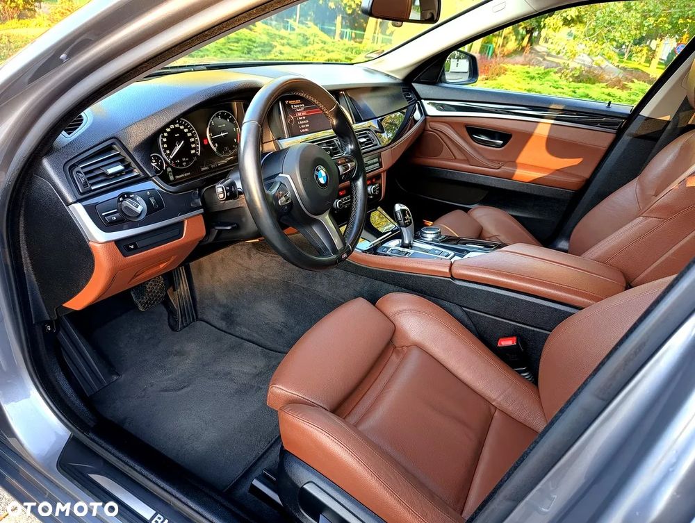 BMW Seria 5 525d Touring Sport-Aut Luxury Line - 2