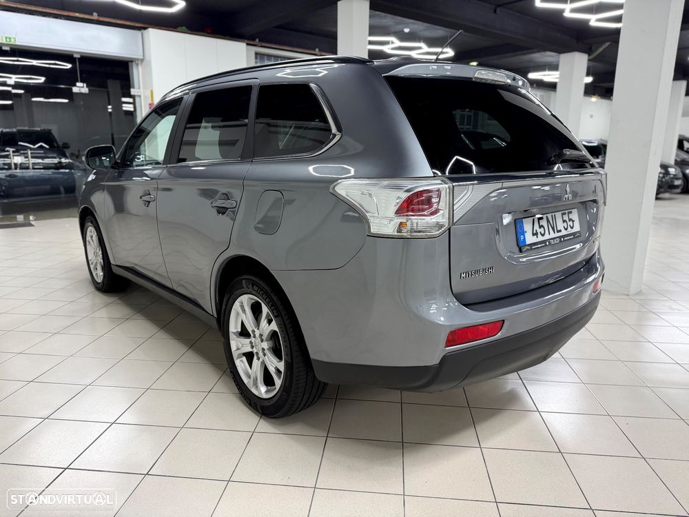 Mitsubishi Outlander 2.2 DI-D Instyle Navi AT 4WD - 8
