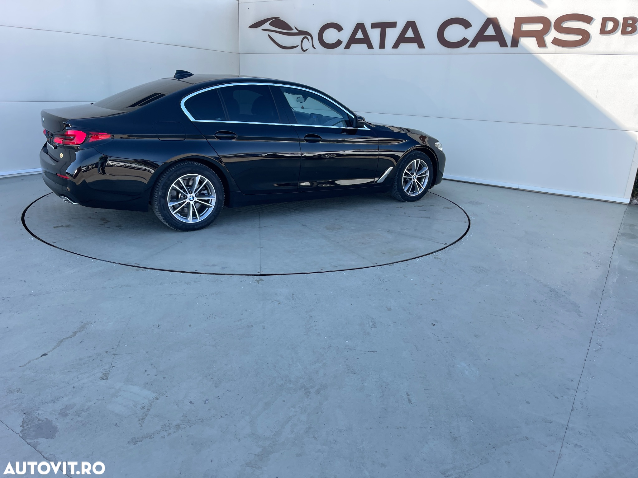 BMW Seria 5 520i AT MHEV - 16
