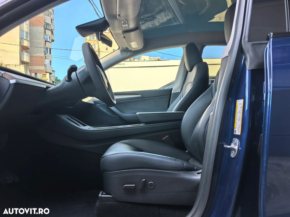 Tesla Model Y Long Range Dual Motor AWD - 12