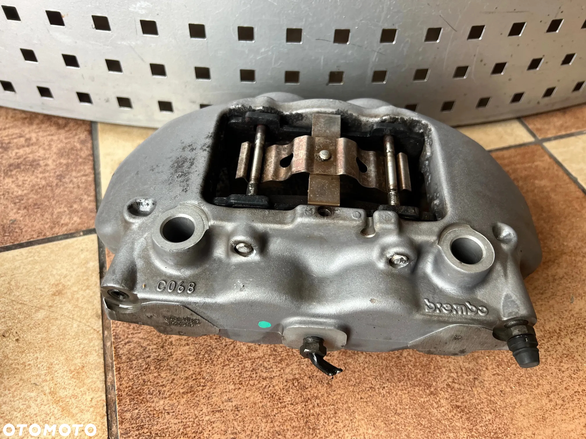 ZACISKI ZACISK HAMULCOWY PRZÓD PRZEDNI BREMBO ALFA ROMEO 159 SUPER STAN - 8