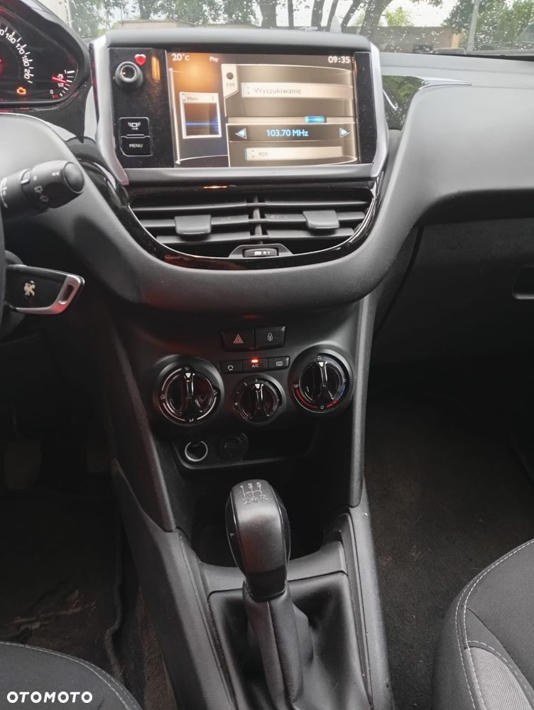 Peugeot 208 PureTech 82 Allure - 5