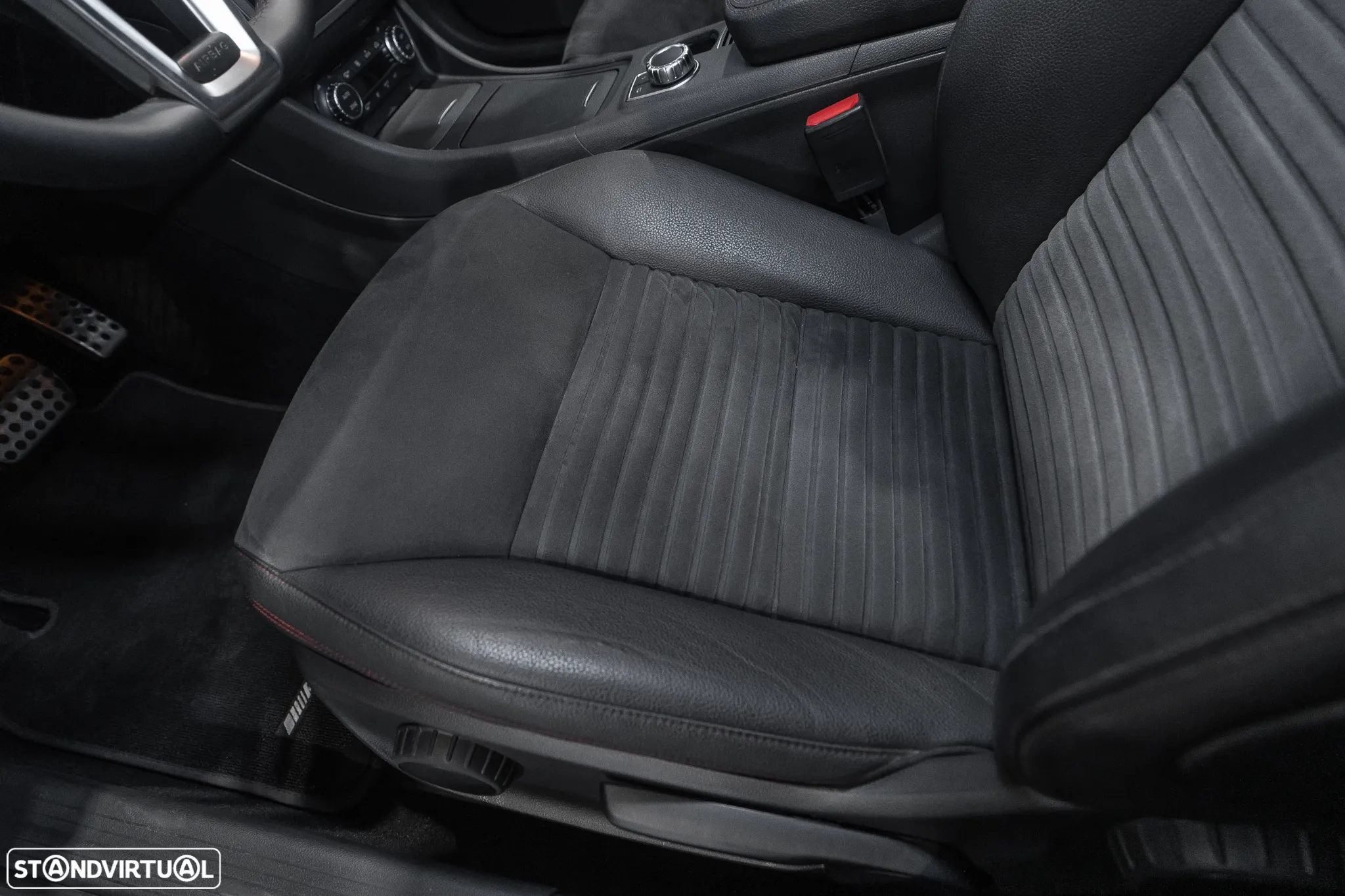 Mercedes-Benz A 180 7G-DCT AMG Line - 25
