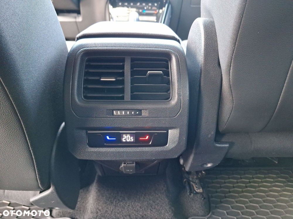 Volkswagen Touran - 31