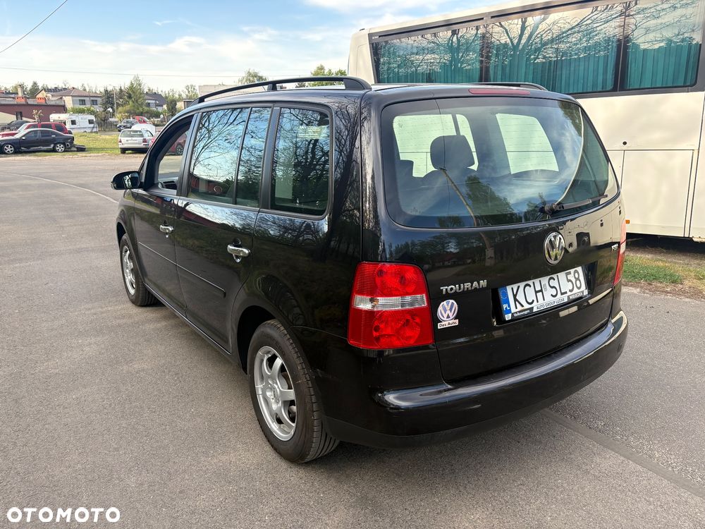 Volkswagen Touran 1.6 FSI Trendline - 4